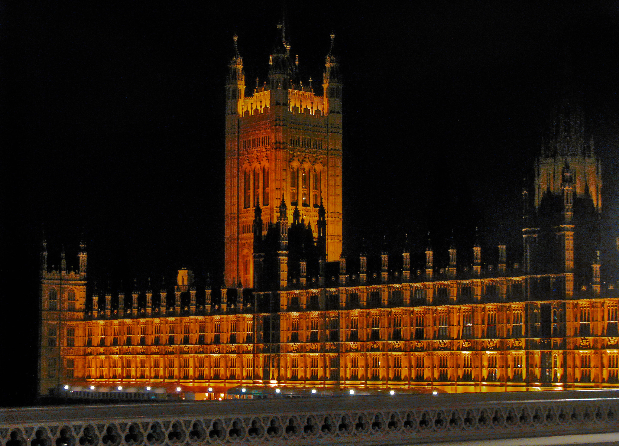 Canon POWERSHOT SX100 IS sample photo. Parliament evening photography