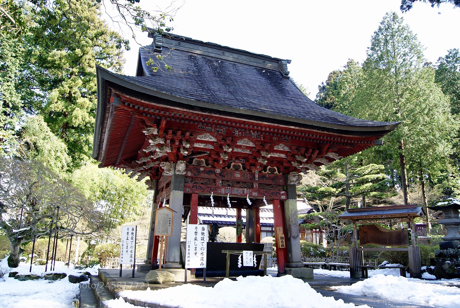 Sony Alpha DSLR-A330 sample photo. 北口本宮富士浅間神社の水舎 photography