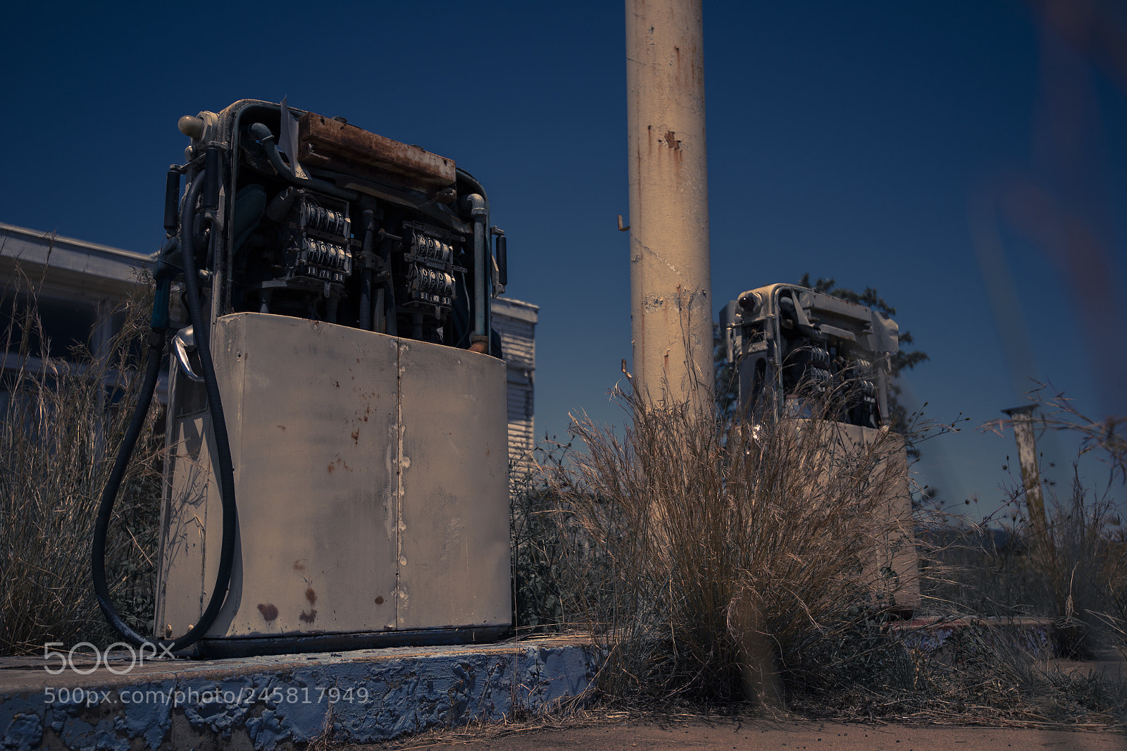 Nikon D800 sample photo. Old rustic fuel pump photography