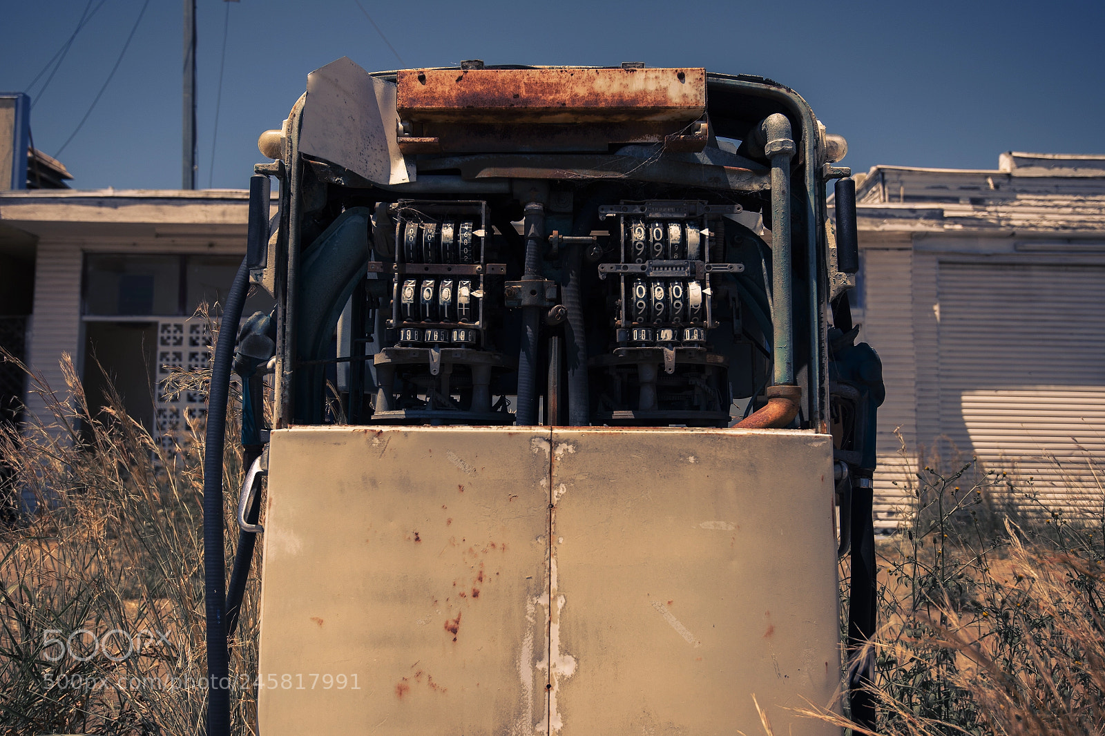 Nikon D800 sample photo. Old rustic fuel pump photography