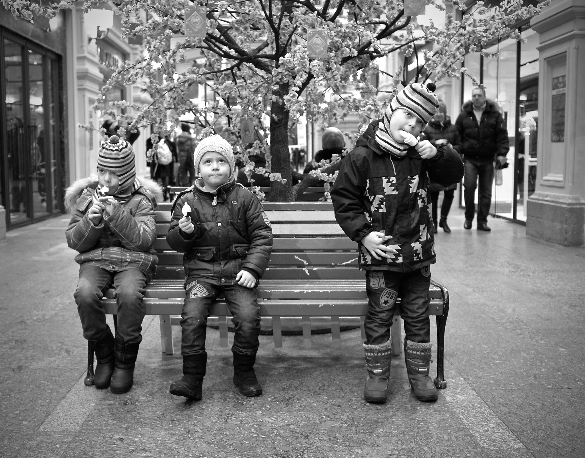 Leica X2 sample photo. Boys eating icecream photography