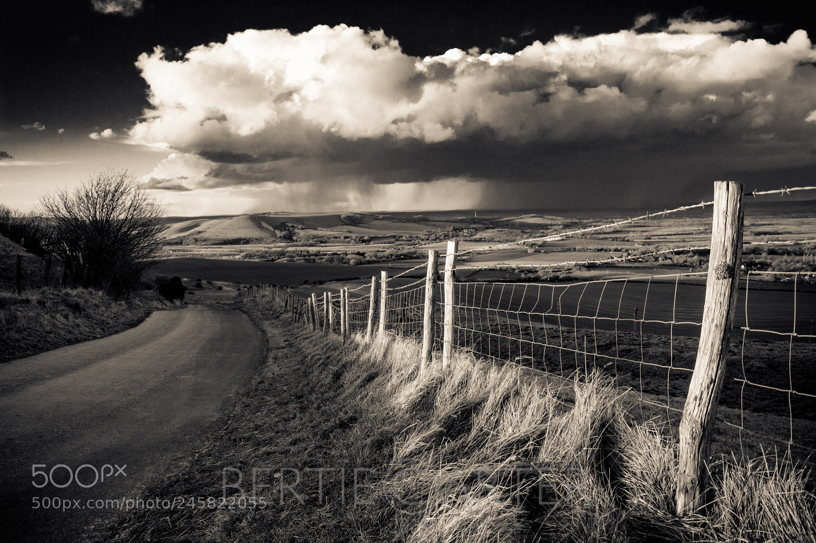 Canon EOS 700D (EOS Rebel T5i / EOS Kiss X7i) sample photo. Storm cloud approaching firle photography