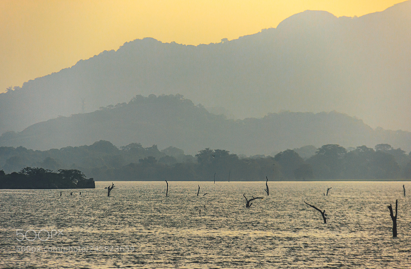 Canon EOS 600D (Rebel EOS T3i / EOS Kiss X5) sample photo. Sunrise over the kandalama photography