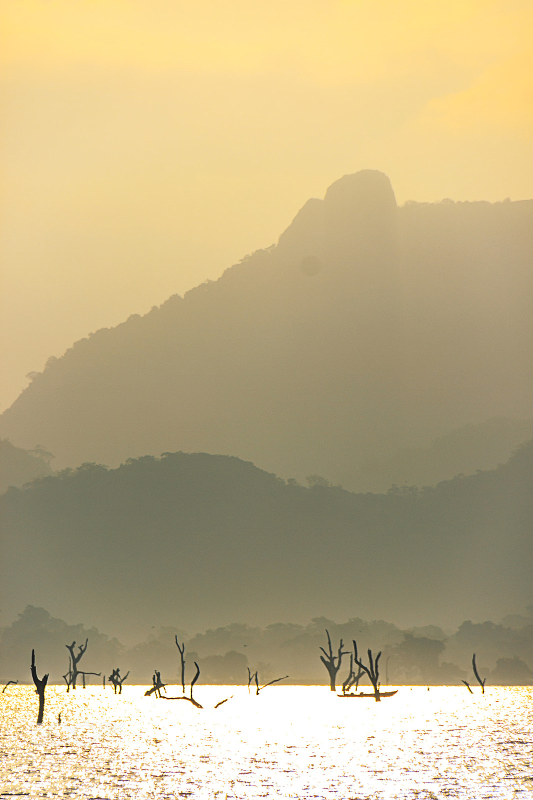 Canon EOS 600D (Rebel EOS T3i / EOS Kiss X5) sample photo. Sunrise over the kandalama photography