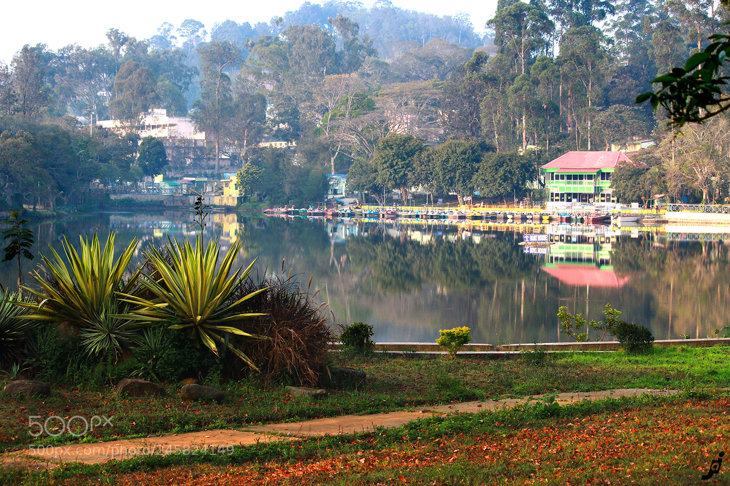 Canon EOS 600D (Rebel EOS T3i / EOS Kiss X5) sample photo. Boathouse photography