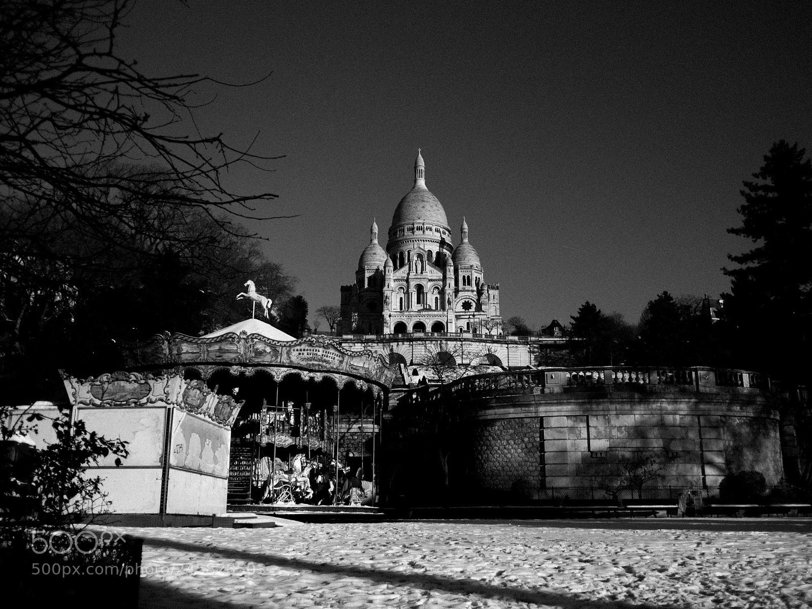 Olympus PEN E-P1 sample photo. Paris & snow photography