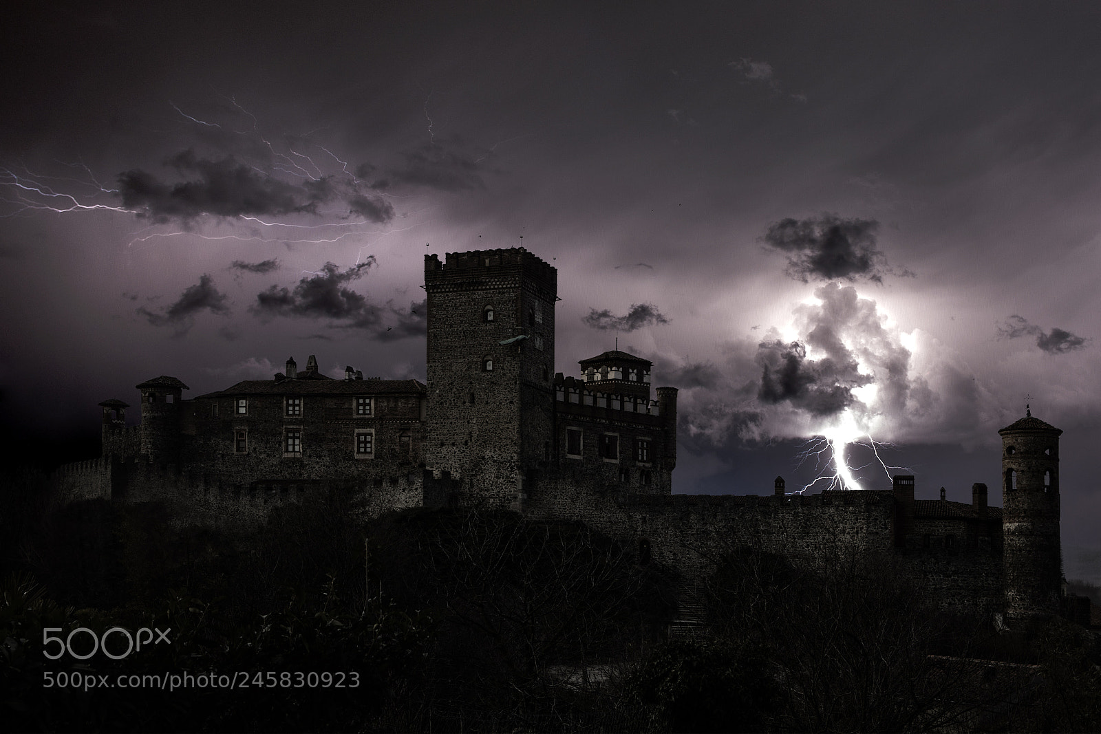 Canon EOS 5DS R sample photo. Castello di pavone photography