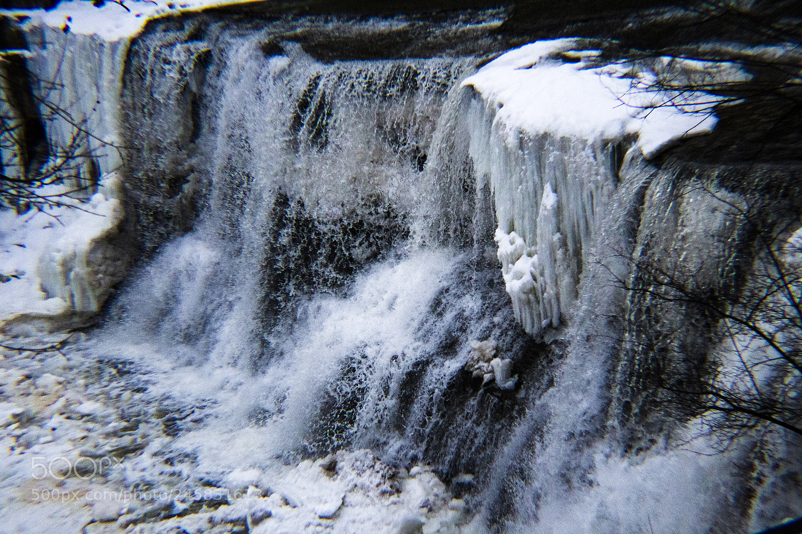 Canon EOS 1300D (EOS Rebel T6 / EOS Kiss X80) sample photo. Power over cold photography