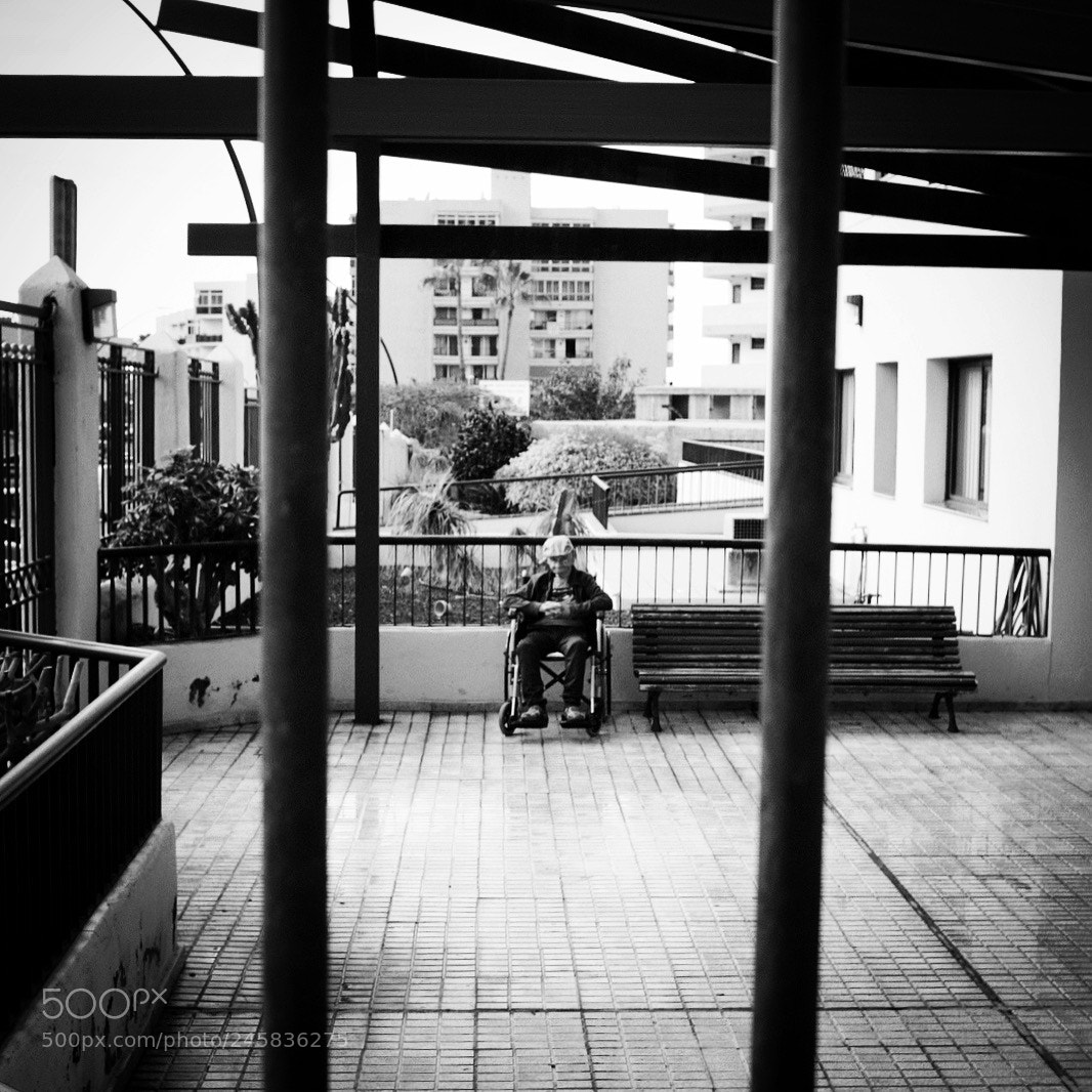 Fujifilm X100F sample photo. Caged photography