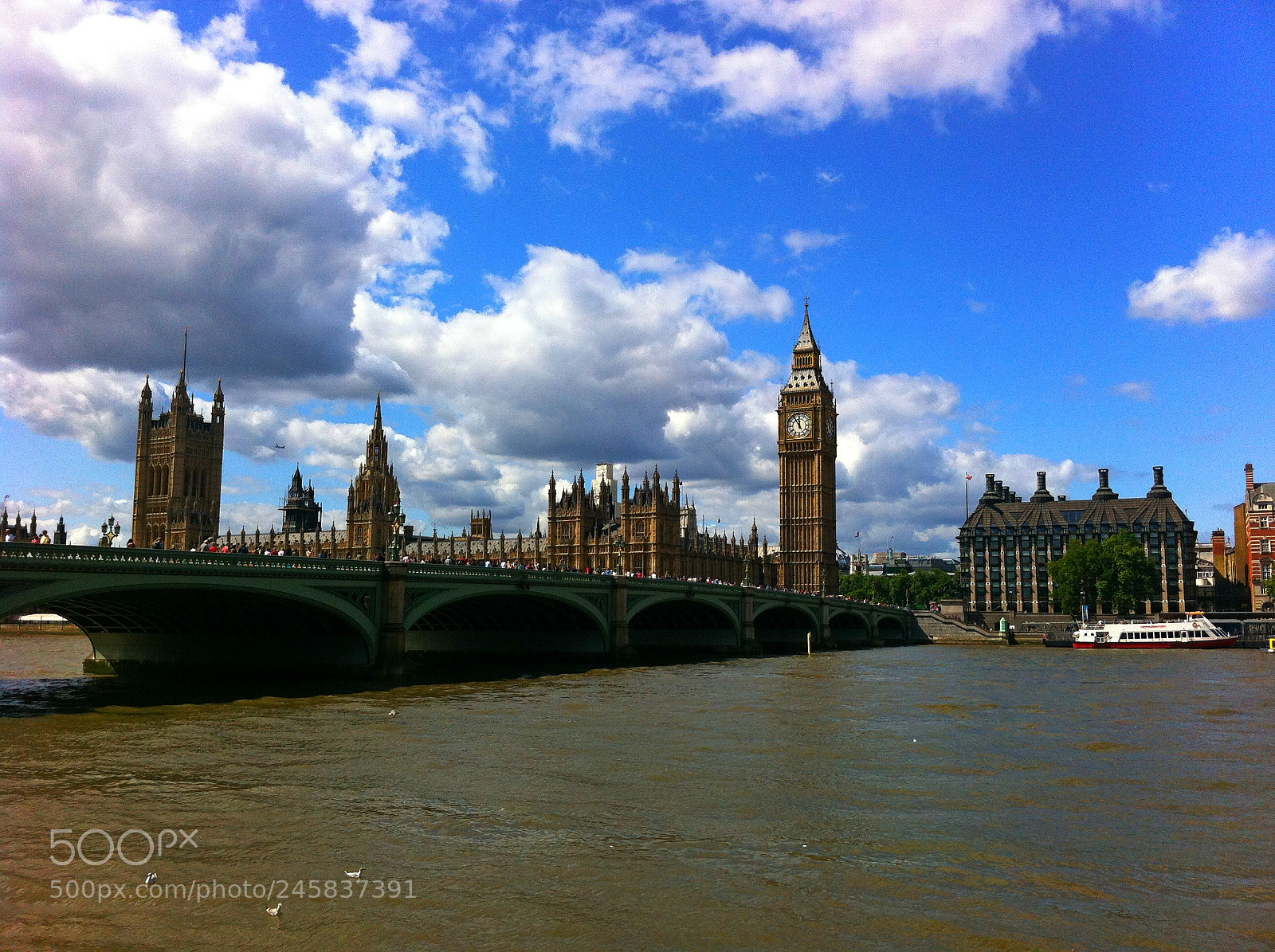 Apple iPhone 4 sample photo. London city photography