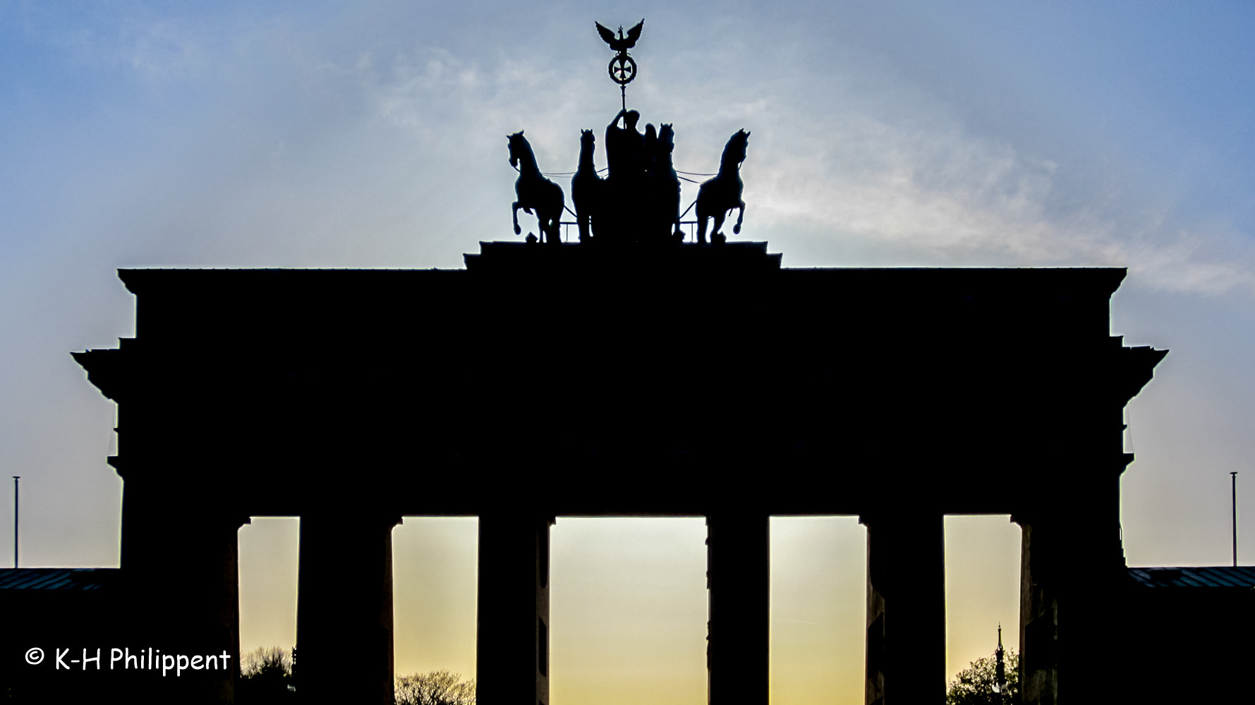 Canon PowerShot ELPH 300 HS (IXUS 220 HS / IXY 410F) sample photo. Berlin (germany), the brandenburg gate / das brandenburger photography