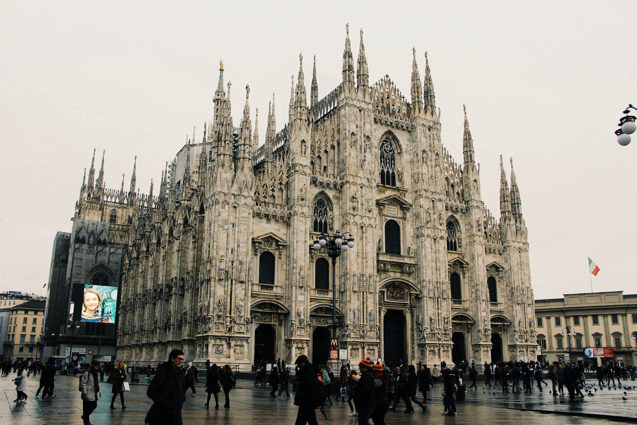 Canon EOS 700D (EOS Rebel T5i / EOS Kiss X7i) + Canon EF 50mm f/1.8 sample photo. Duomo di milano photography