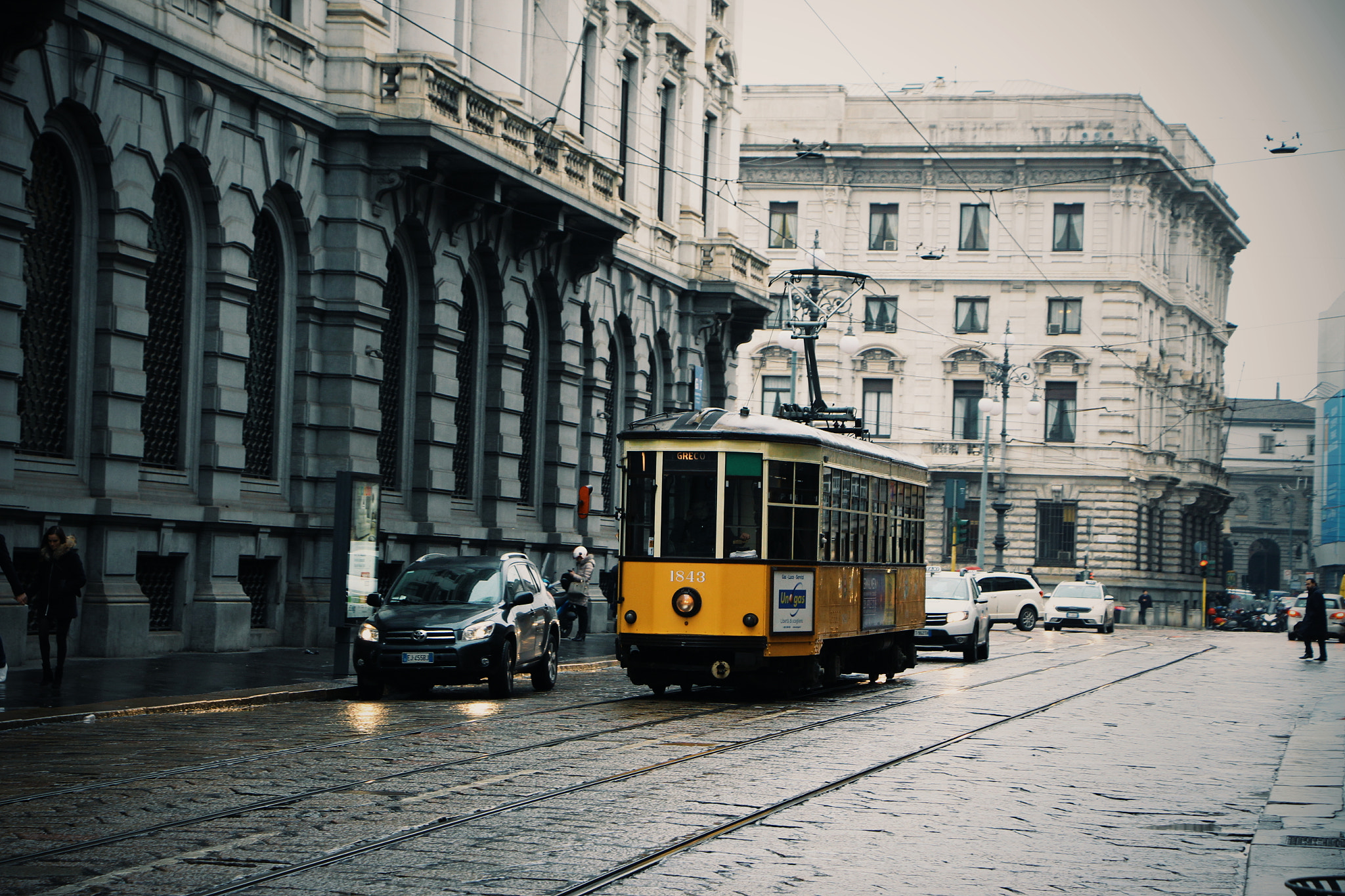 Canon EOS 700D (EOS Rebel T5i / EOS Kiss X7i) + Canon EF 50mm f/1.8 sample photo. Milano streets photography