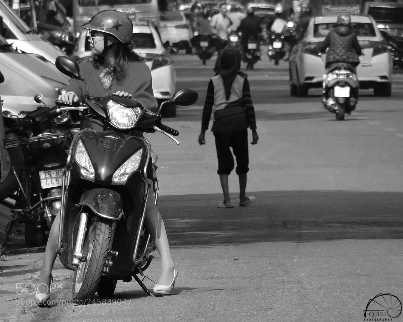 Sony Cyber-shot DSC-HX1 sample photo. Hanoi street photography