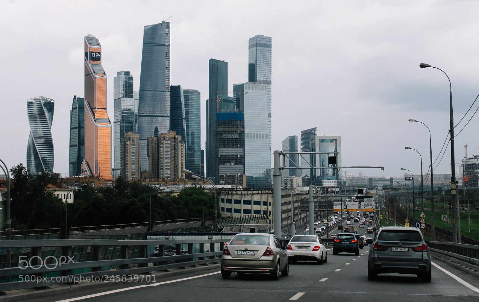 Canon EOS 500D (EOS Rebel T1i / EOS Kiss X3) sample photo. Moscow city of traffic photography
