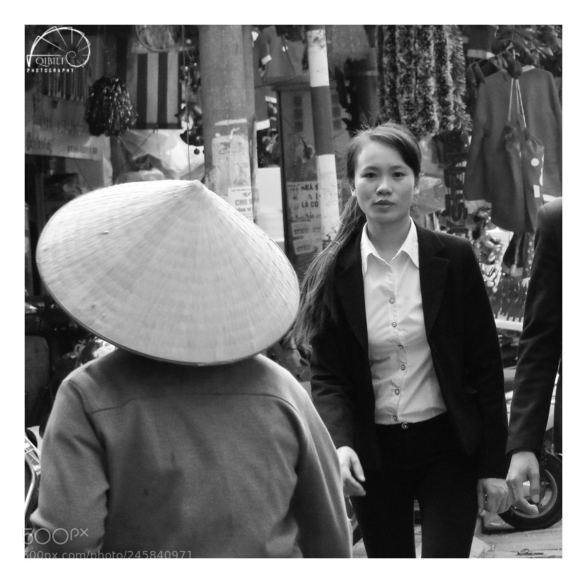 Sony Cyber-shot DSC-HX1 sample photo. A lady looking straight photography