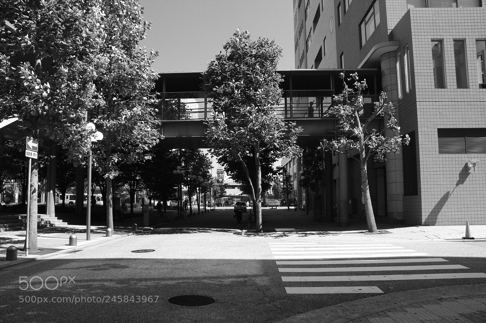 Canon EF-S 18-135mm F3.5-5.6 IS sample photo. Breezeway photography