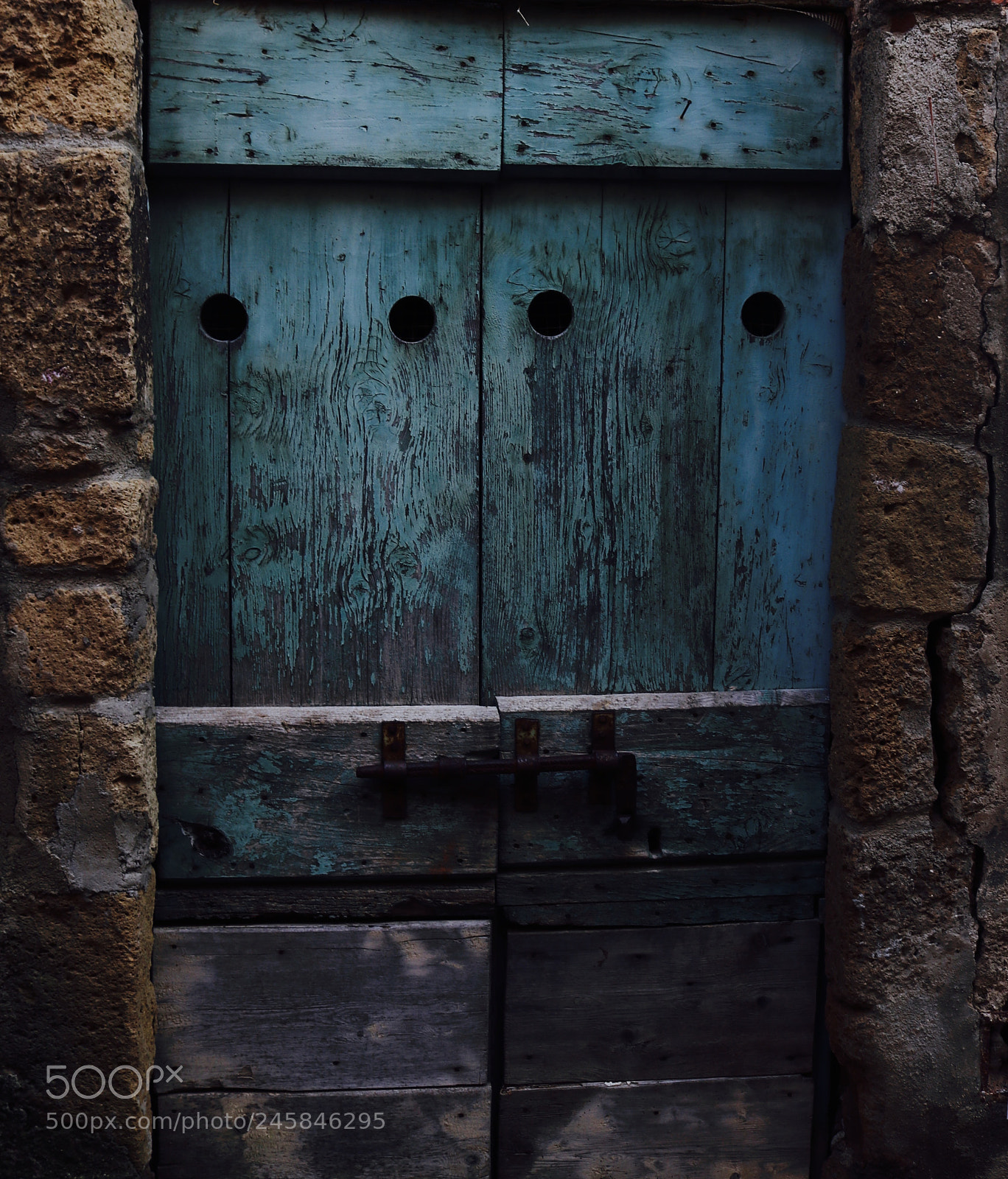 Canon EOS 750D (EOS Rebel T6i / EOS Kiss X8i) sample photo. Details, door photography