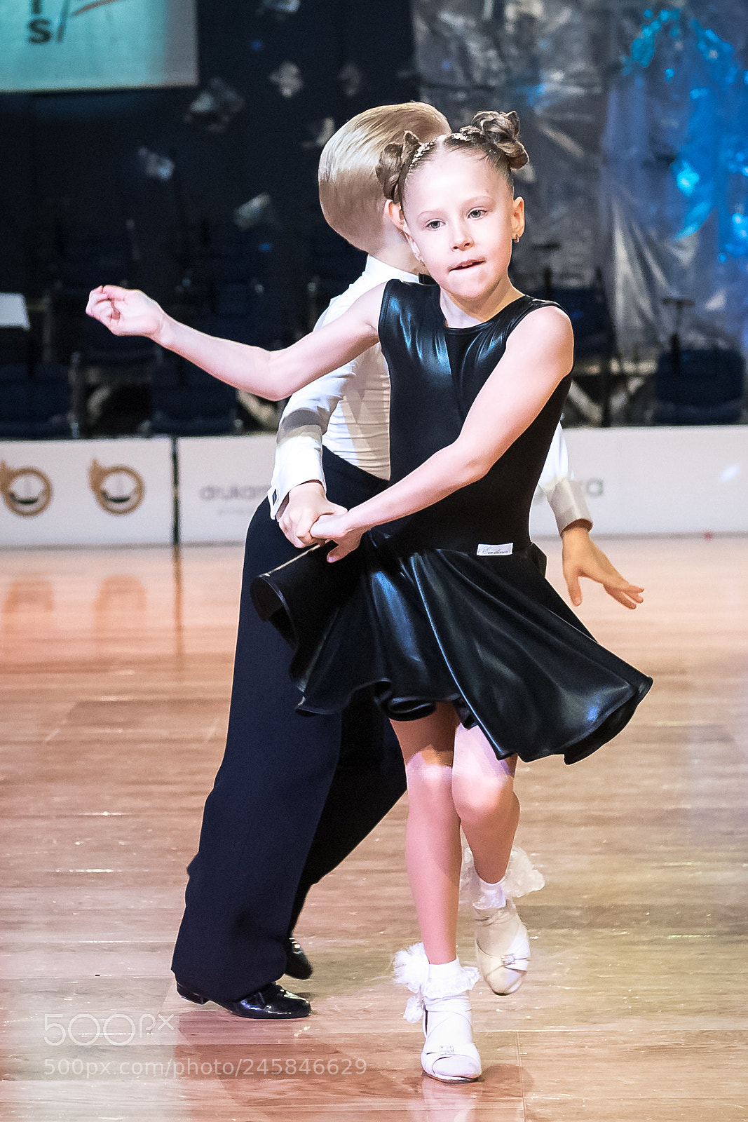 Nikon D5 sample photo. Dancers dancing latin dance photography