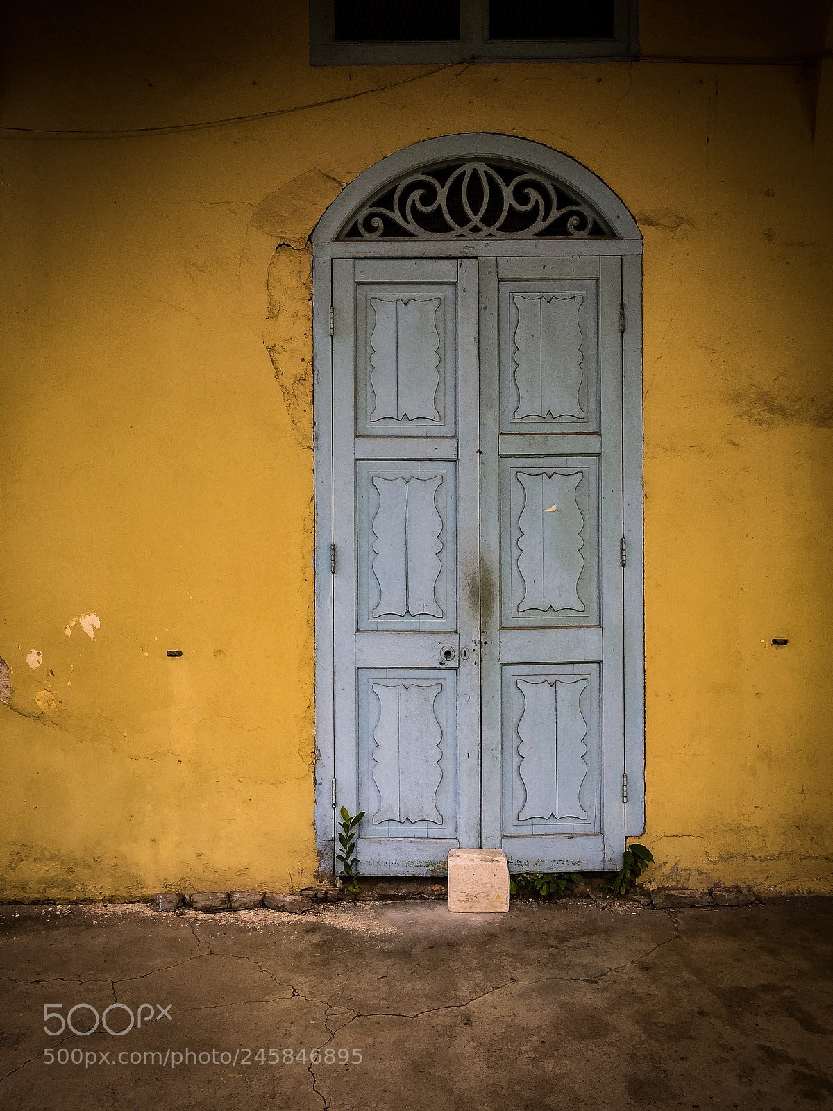Apple iPhone 6 Plus sample photo. Door photography