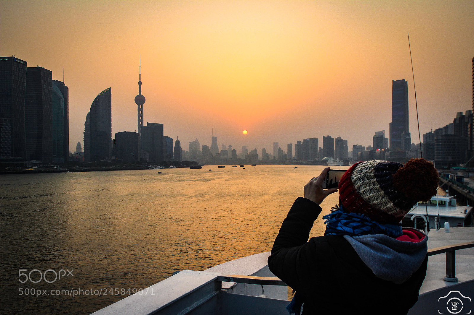 Canon EOS 600D (Rebel EOS T3i / EOS Kiss X5) sample photo. Enjoying and recording shanghai photography