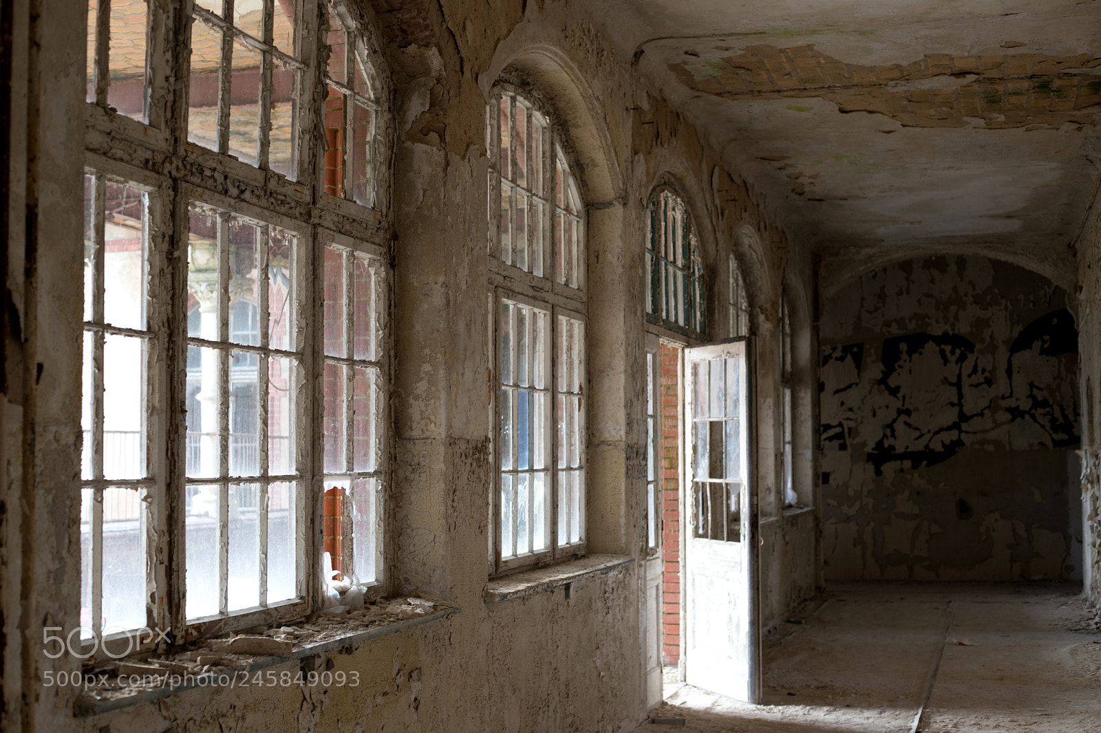 Canon EOS 6D Mark II sample photo. Beelitz balcony photography