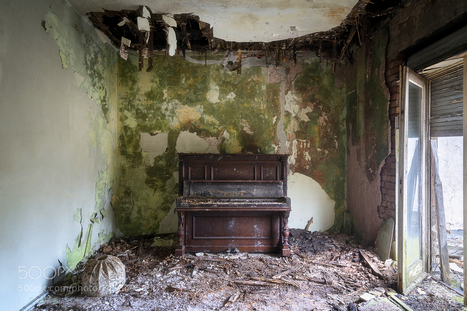 Sony a7R II sample photo. Abandoned piano. photography