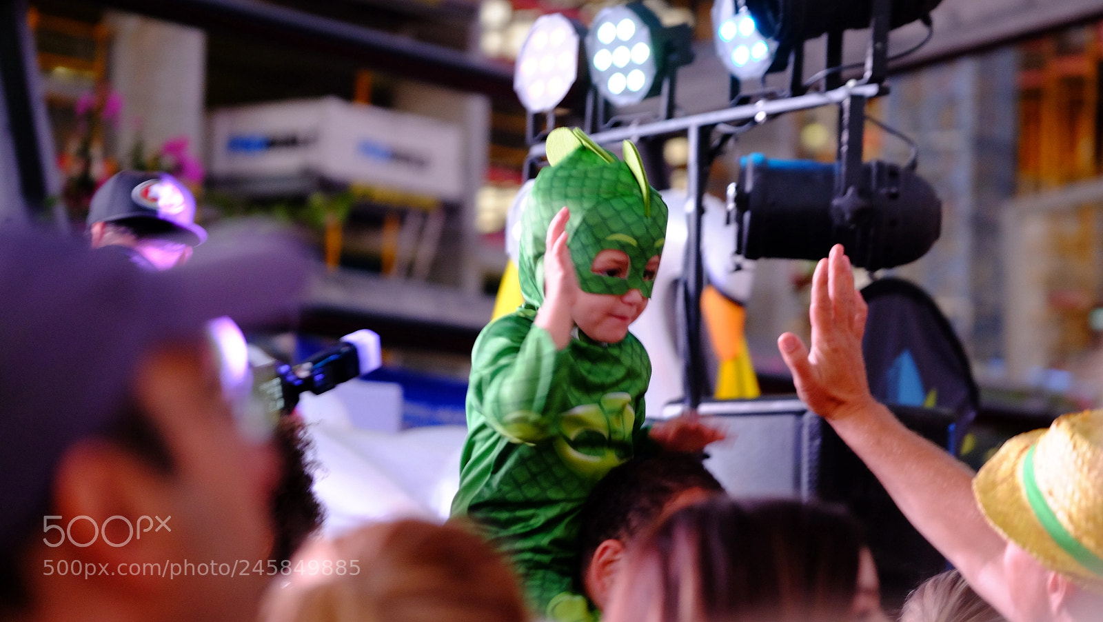 Fujifilm X-T1 sample photo. High five photography