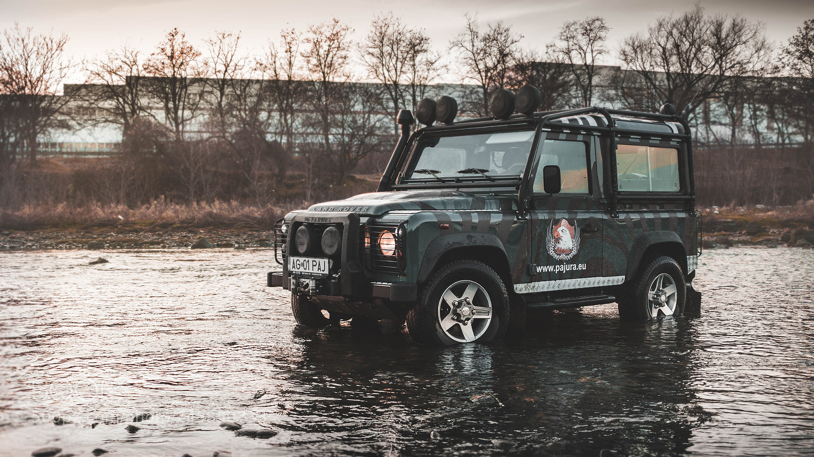 Canon EOS 100D (EOS Rebel SL1 / EOS Kiss X7) sample photo. Land rover defender photography