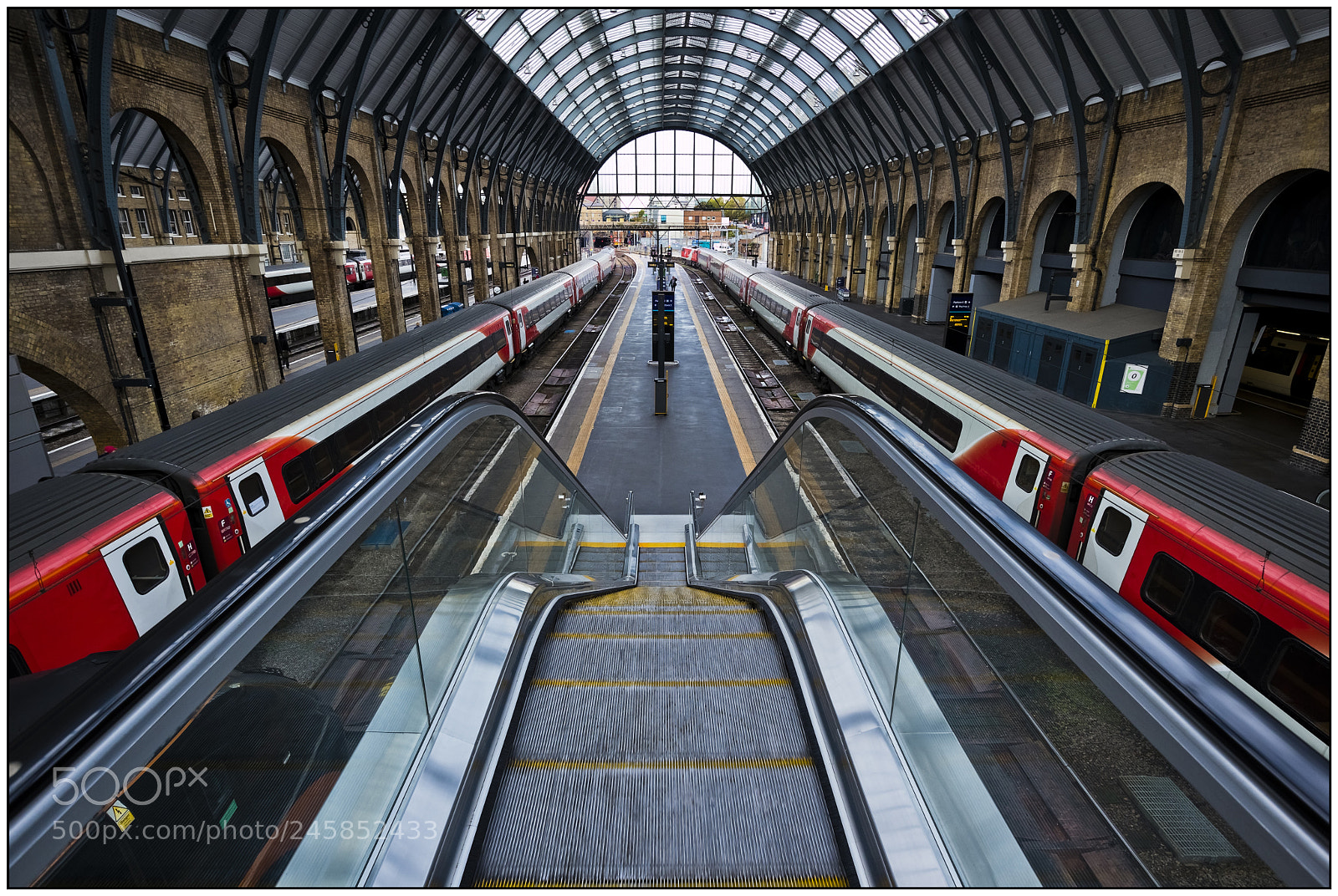 Canon EOS M6 sample photo. Kings cross station, london. photography