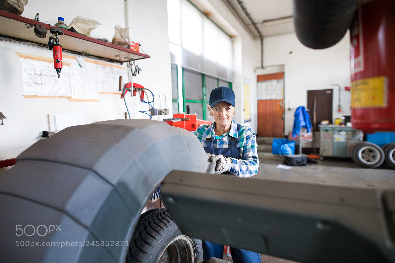 Nikon D5 sample photo. Senior female mechanic repairing photography