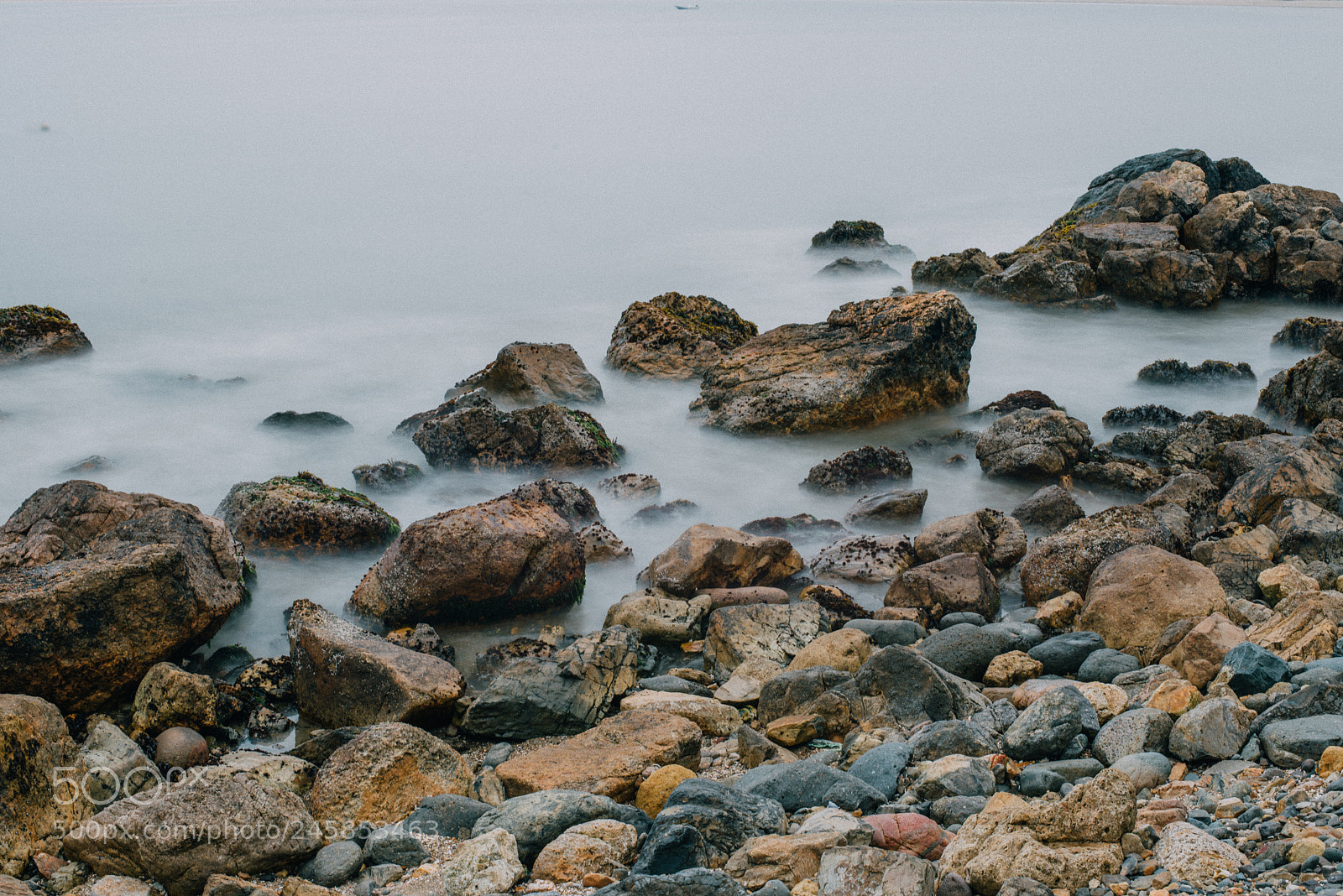 Nikon D610 sample photo. Playa sobre piedras photography