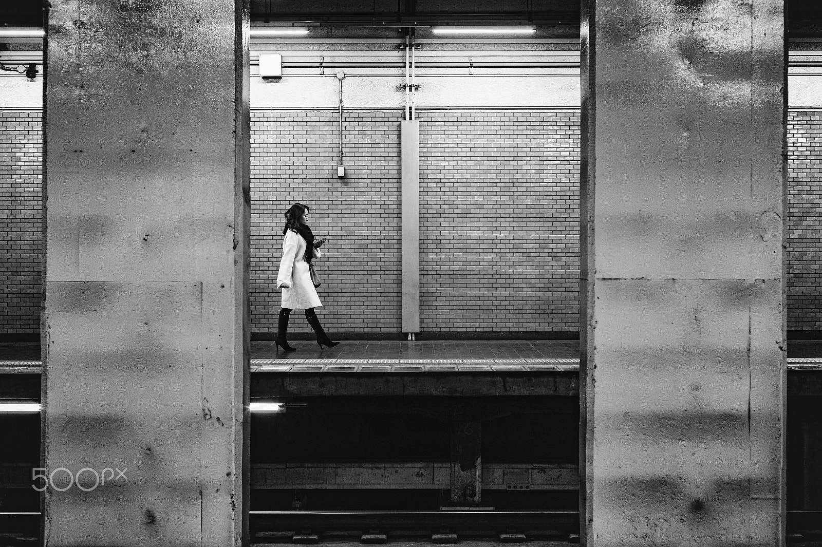 Leica M-Monochrom sample photo. Urban street snap photography