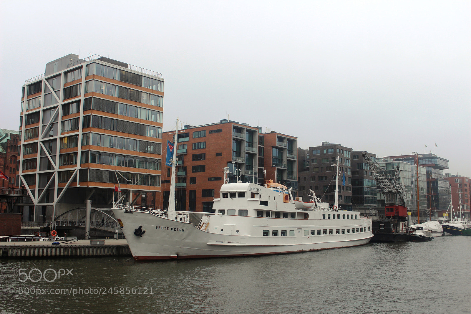 Canon EOS 700D (EOS Rebel T5i / EOS Kiss X7i) sample photo. Seute deern hamburg photography