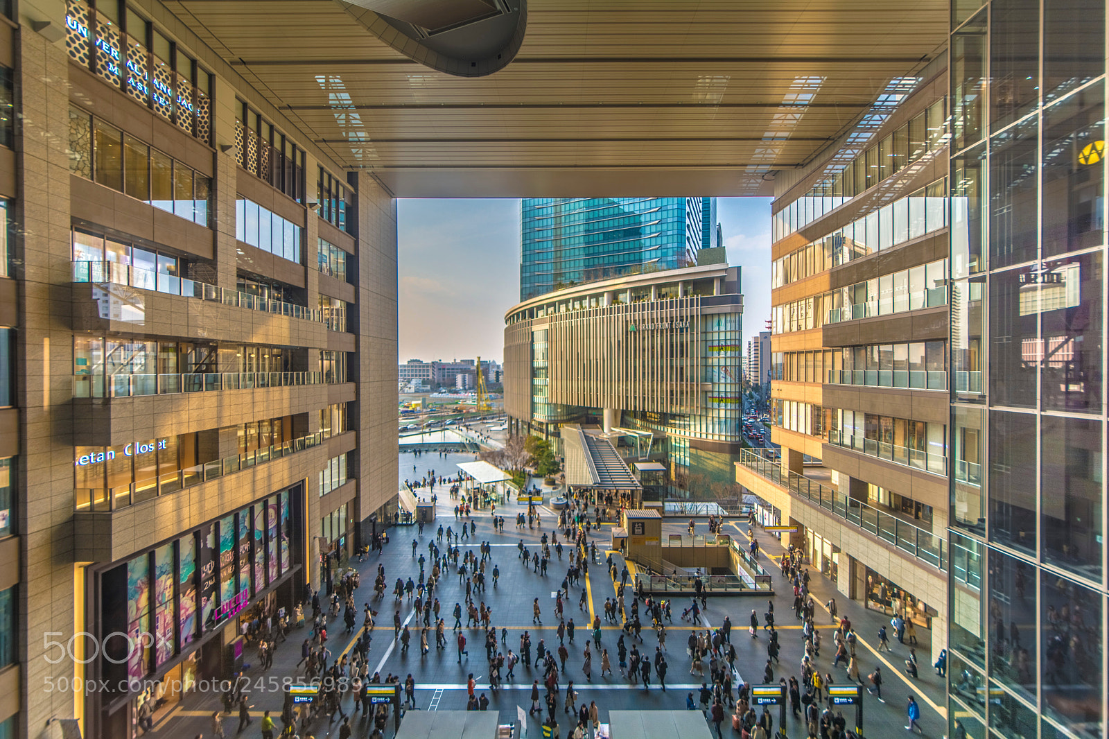 Nikon D7100 sample photo. Osaka station photography
