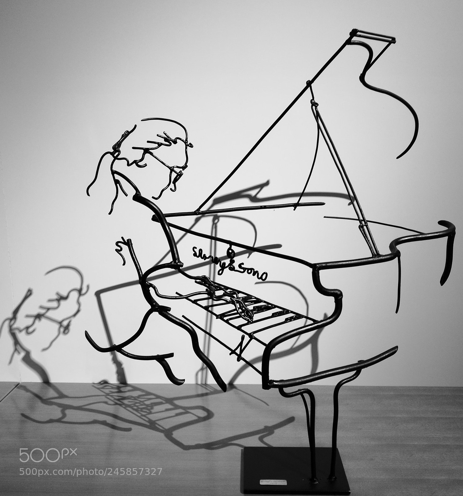 HUAWEI P9 sample photo. Pianist photography