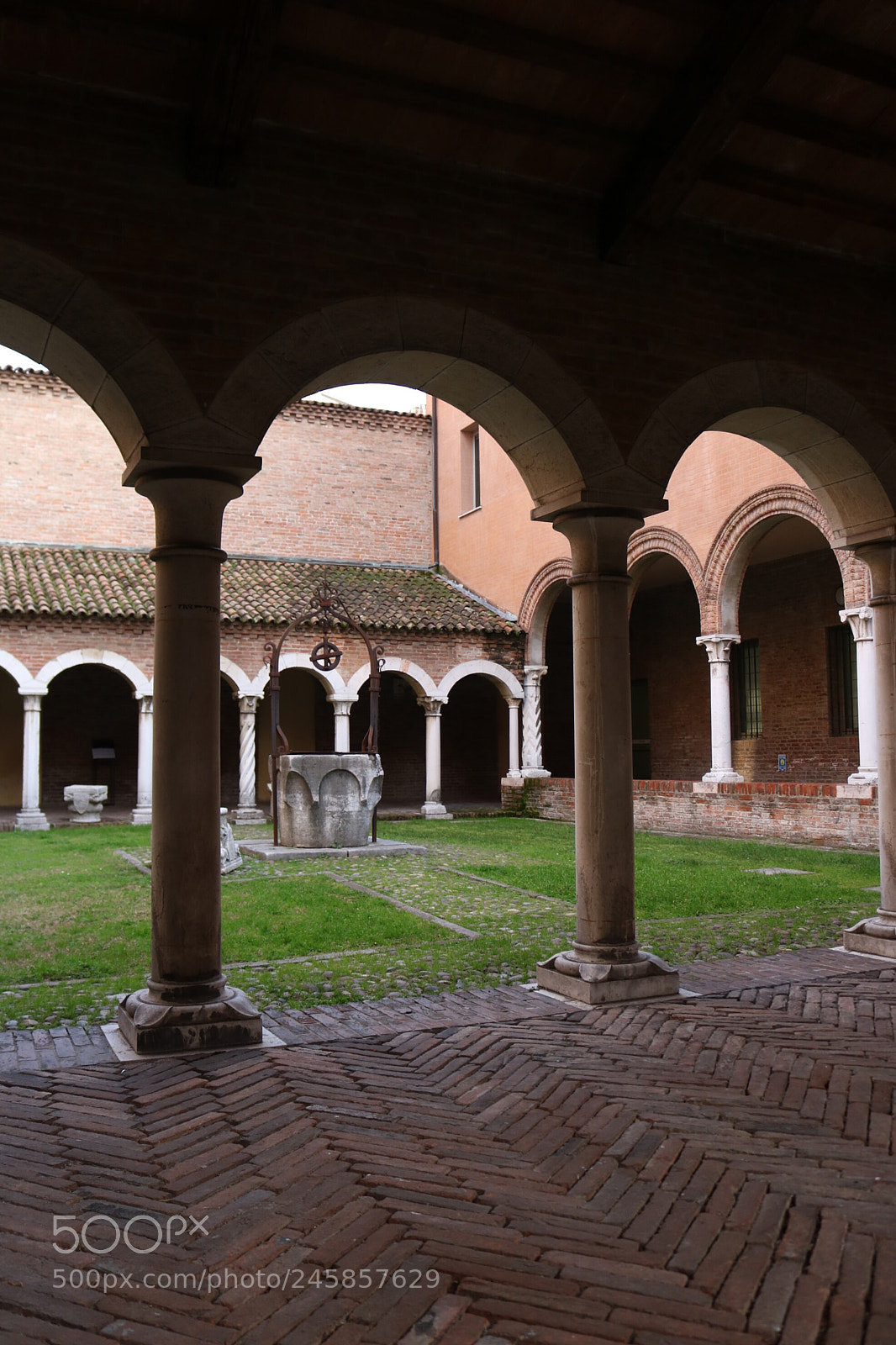 Canon EOS 760D (EOS Rebel T6s / EOS 8000D) sample photo. Cloister photography