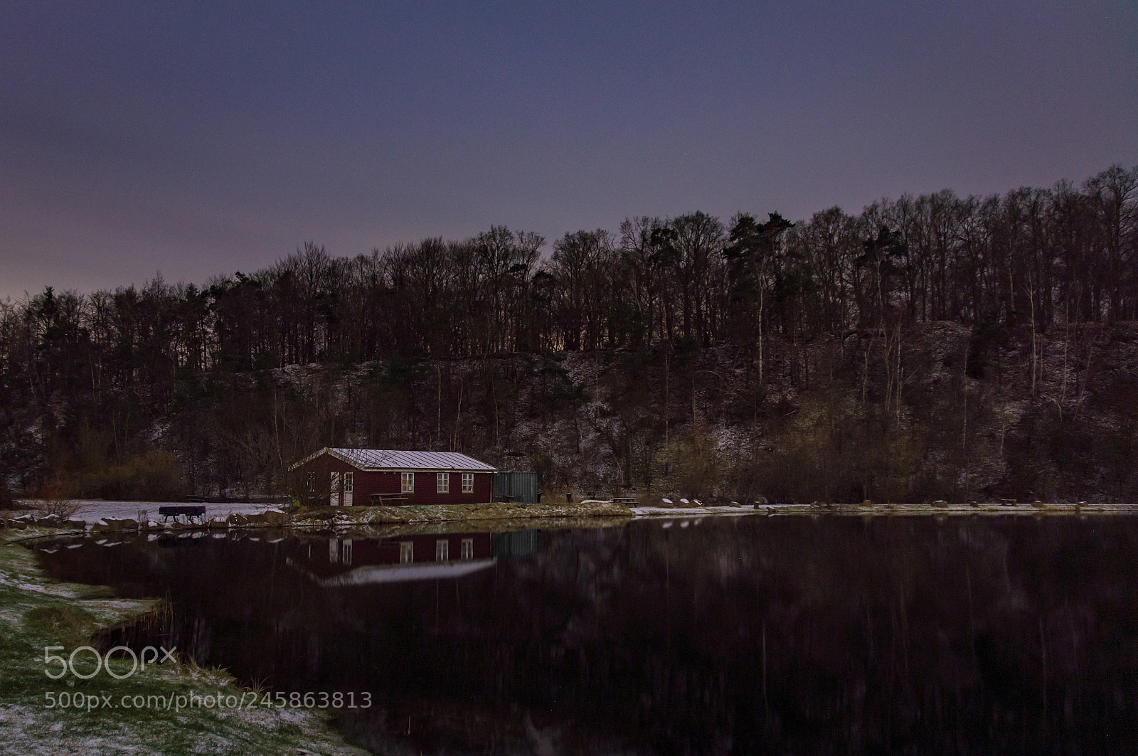 Sony SLT-A55 (SLT-A55V) sample photo. The red cabin photography