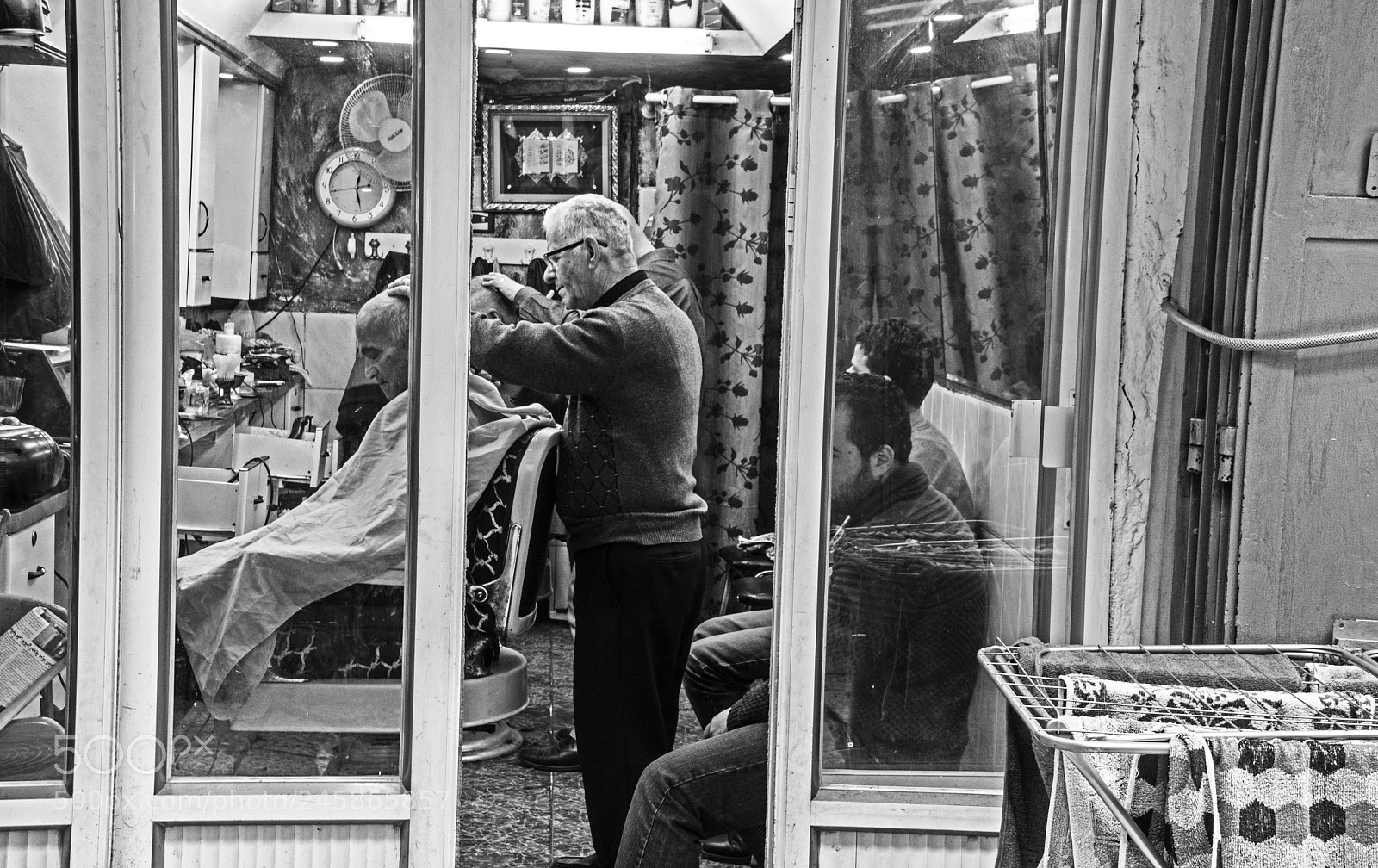 Nikon D7100 sample photo. The barber from old photography
