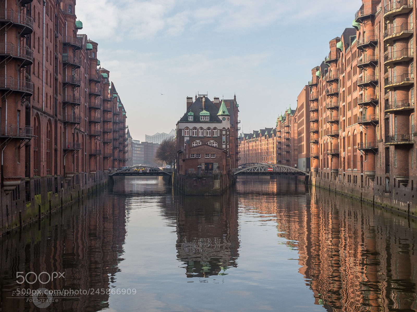 Olympus OM-D E-M1 Mark II sample photo. Stadtspaziergang hamburg photography