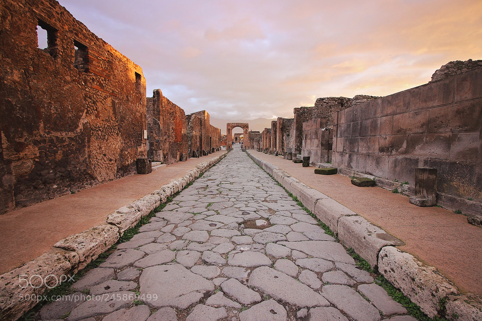Canon EOS 600D (Rebel EOS T3i / EOS Kiss X5) sample photo. Walking in pompeii photography
