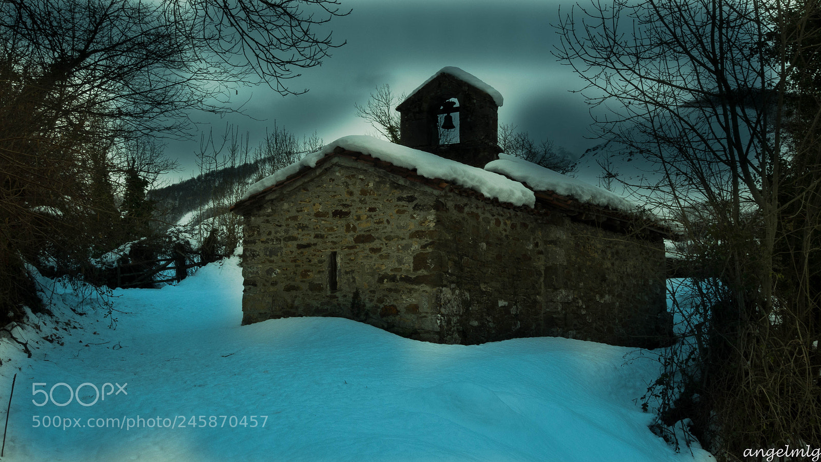 Olympus OM-D E-M10 II sample photo. Santolacha chapel photography