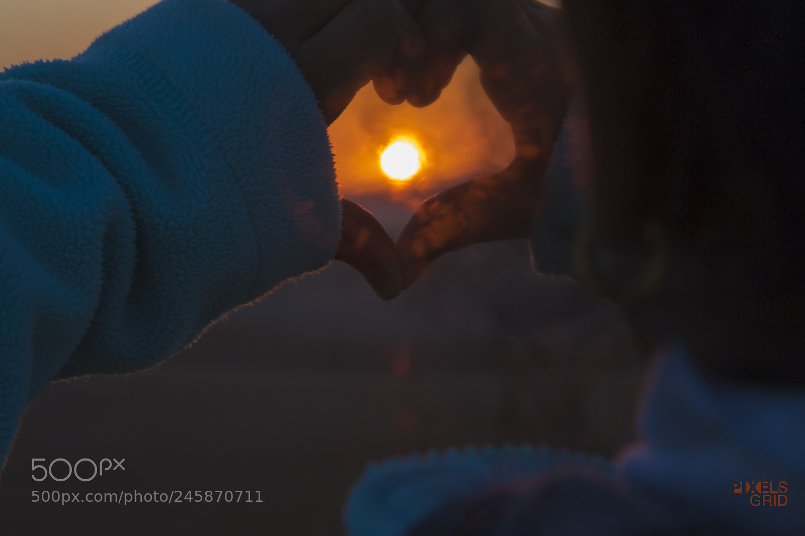 Canon EOS 7D Mark II sample photo. Sun in heart photography