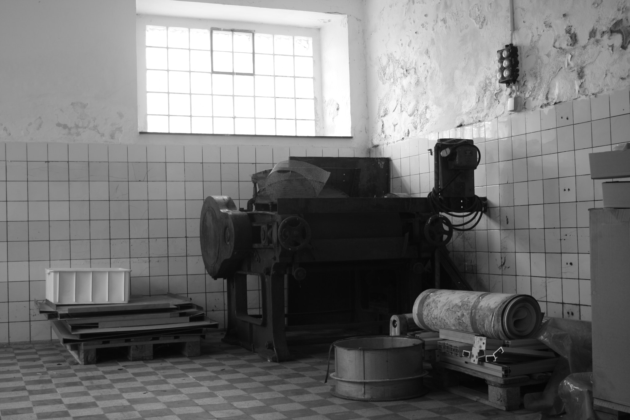 Canon EF-S 18-55mm F3.5-5.6 II sample photo. Old time... photography