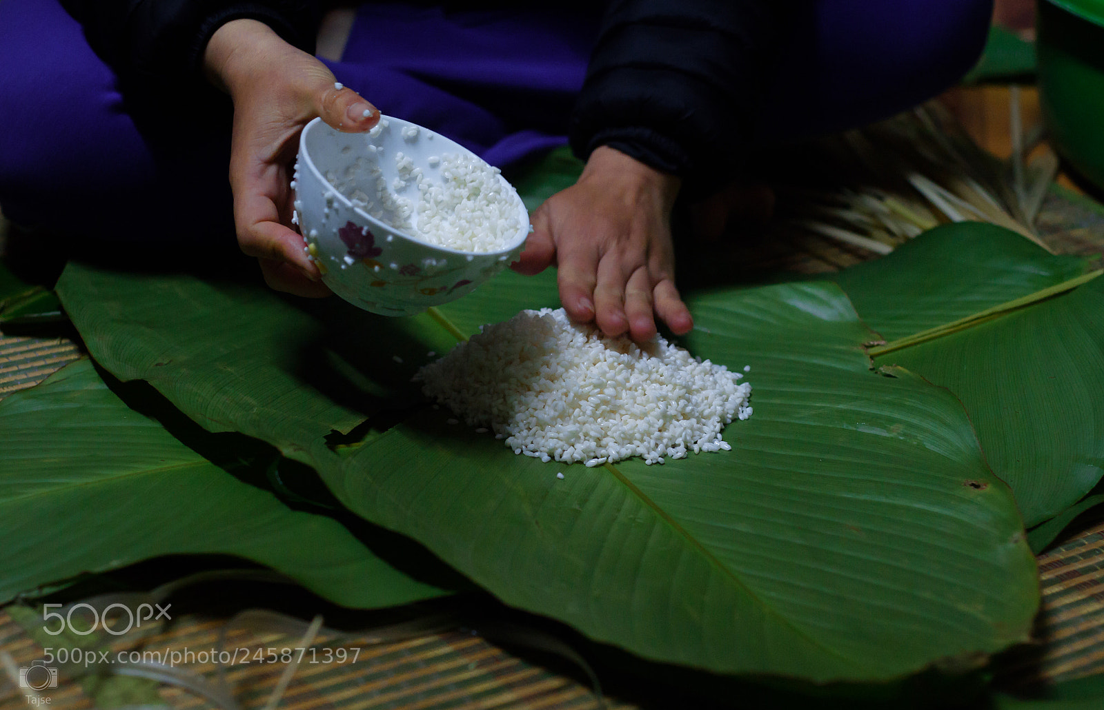 Fujifilm X-A2 sample photo. Making banh chung photography