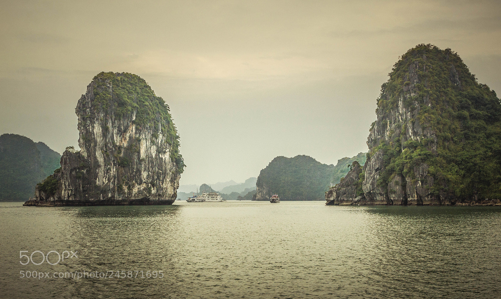 Nikon D3100 sample photo. Ha long bay photography