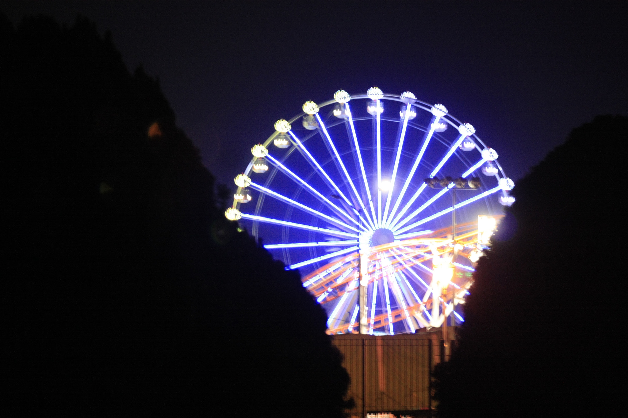 EF75-300mm f/4-5.6 sample photo. Feria photography