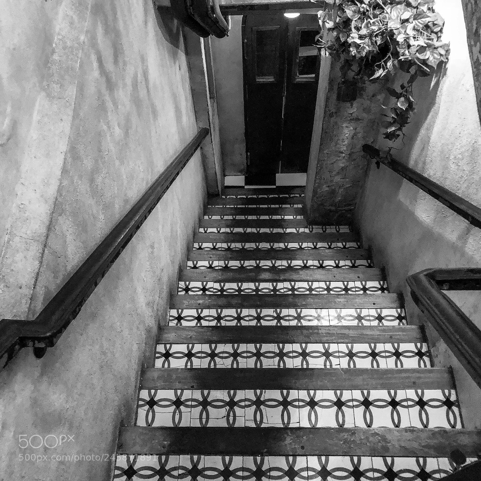 Apple iPhone 8 Plus sample photo. Looking down steep staircase! ??‍♂️ photography