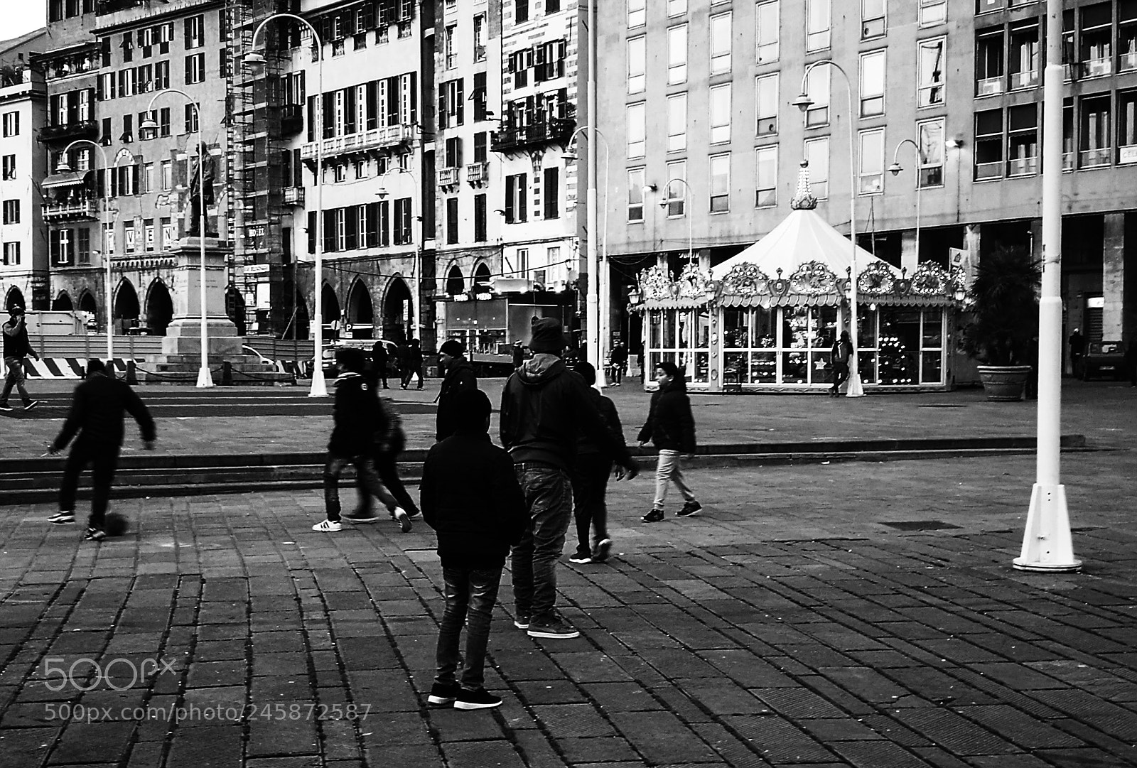 HUAWEI P9 Plus sample photo. Football street photography