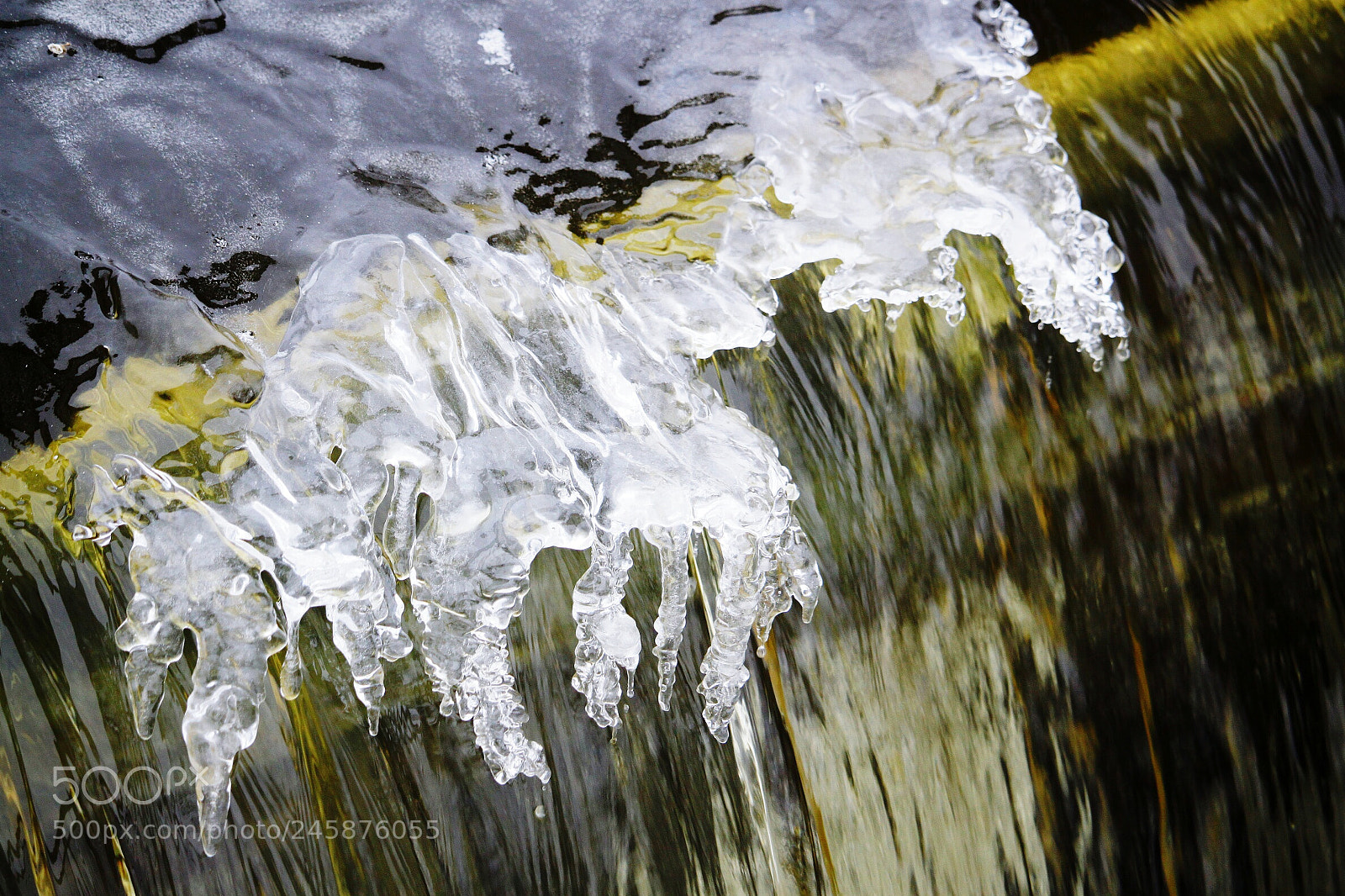 Canon EOS 500D (EOS Rebel T1i / EOS Kiss X3) sample photo. Icy water photography
